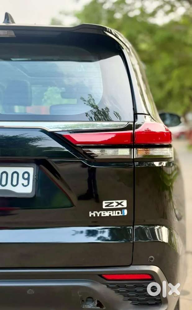 Toyota Innova Hycross 2.0 Zx (o) Hybrid 7 Str, 2025, Petrol
