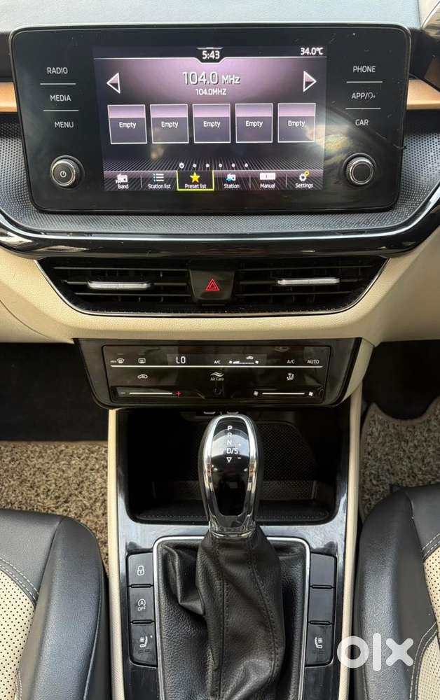 Skoda Slavia Style 1.0l Tsi At, 2022, Petrol