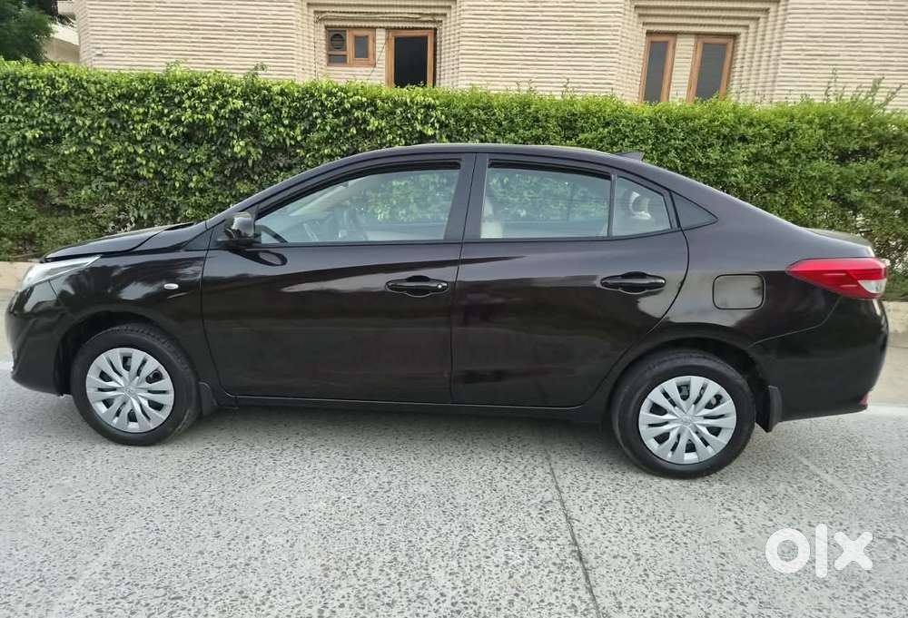 Toyota Yaris J Cvt, 2019, Petrol