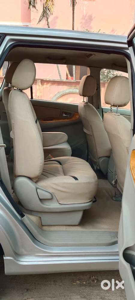 Toyota Innova 2.5 G (diesel) 8 Seater, 2011, Diesel