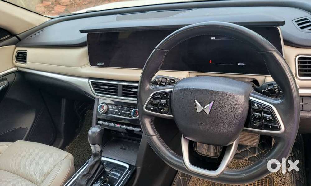 Mahindra Xuv700 2.0 Ax 7 Petrol At Luxury Pack Str, 2023, Petrol