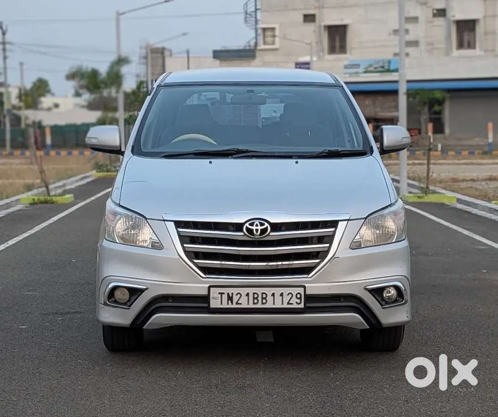 Toyota Innova 2014 Diesel, Proper Company Service Record.