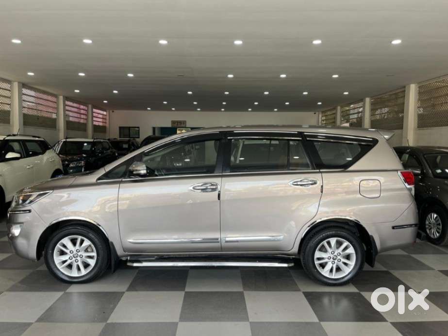 Toyota Innova Crysta 2.4 G Mt, 2016