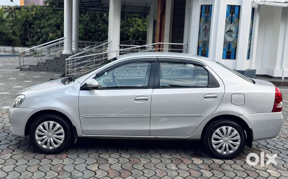 Toyota Etios V, 2016, Petrol