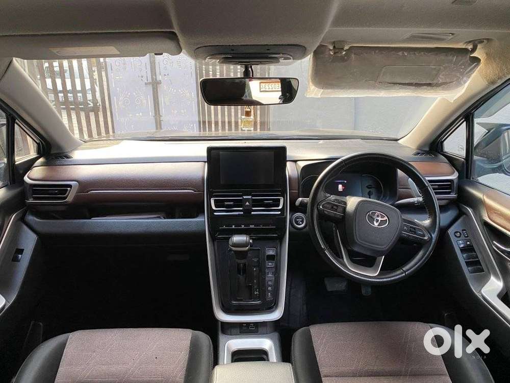 Toyota Innova Hycross