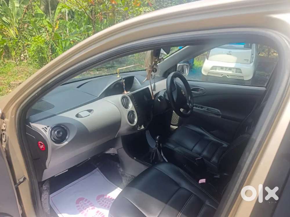 Toyota Etios 1.5 V 2011