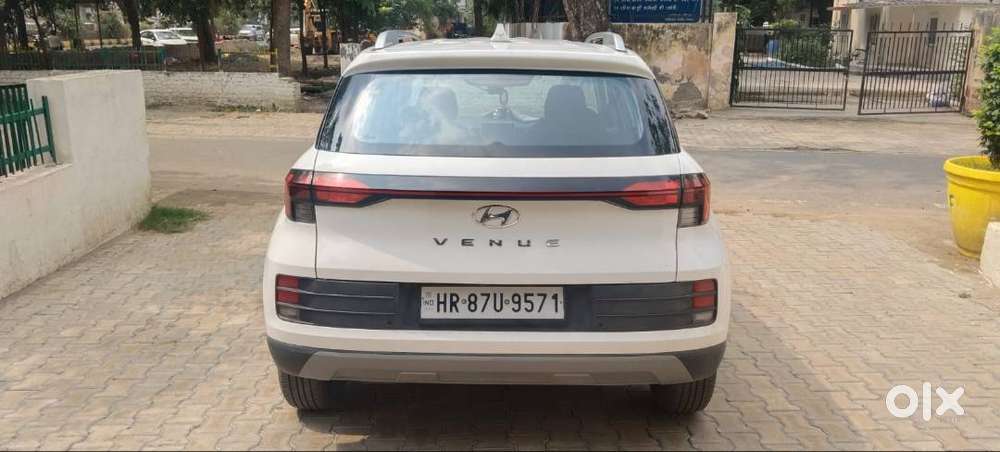 Selling My Hyundai Venu Splus Diesel 10 Month Old Old