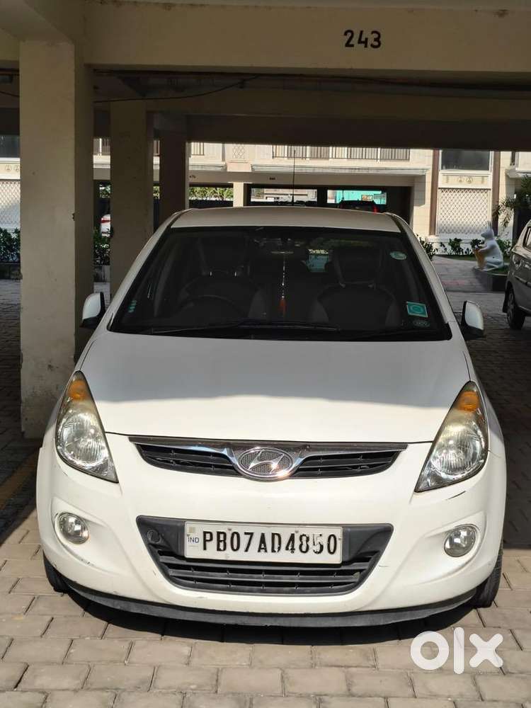 Hyundai I20 Petrol Manual 2012