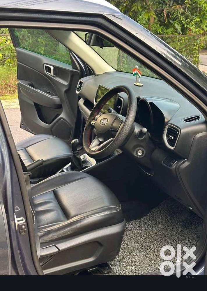 Hyundai Venue 2021 Petrol Well Maintained Only 40,000 Km Driven