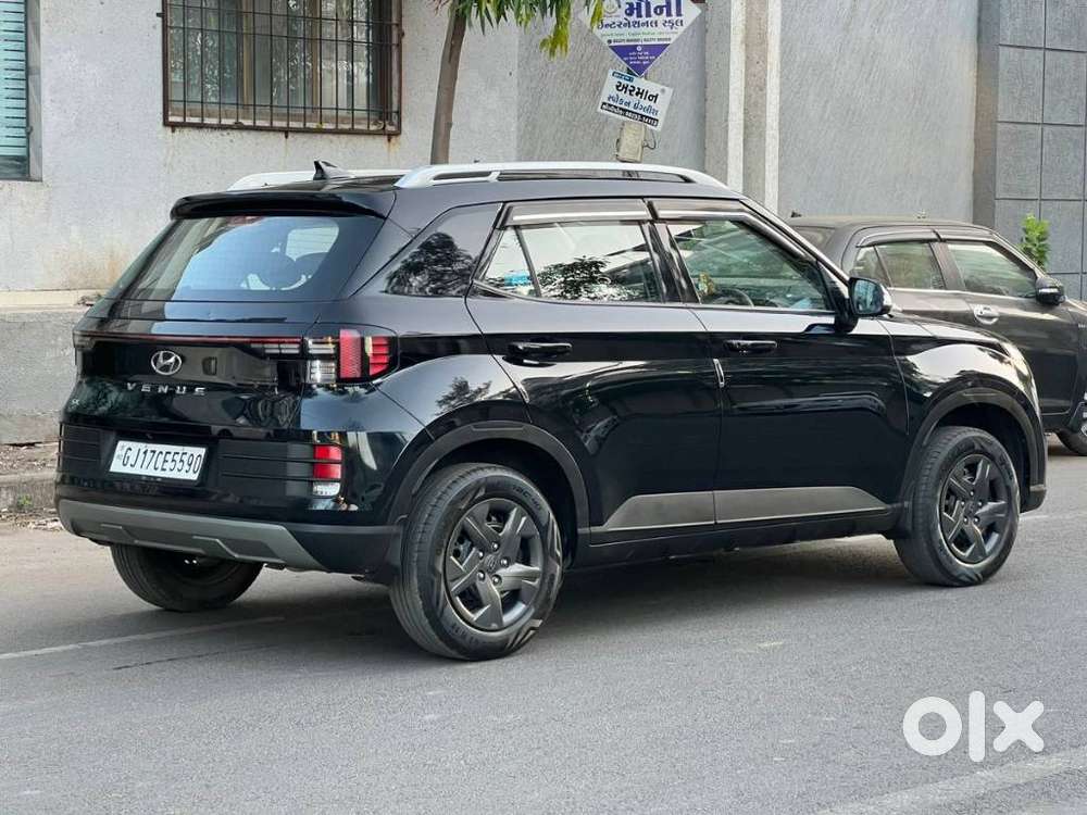 Hyundai Venue Sx Mt, 2024, Cng & Hybrids