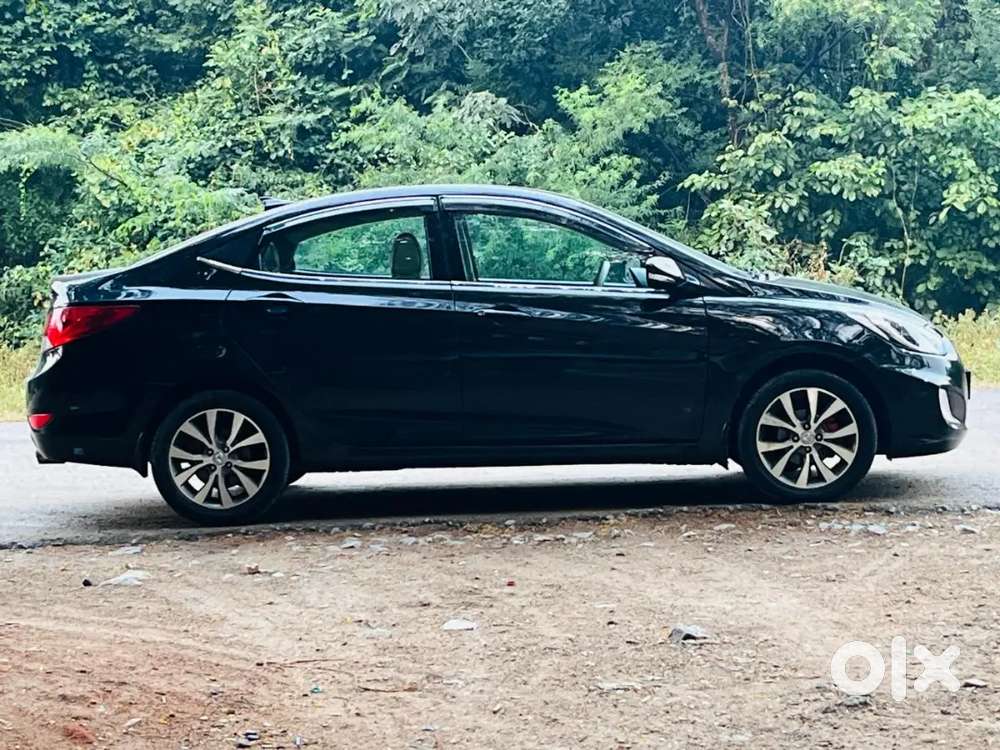 స్క్రాప్ వెహికల్స్ కనబడడం