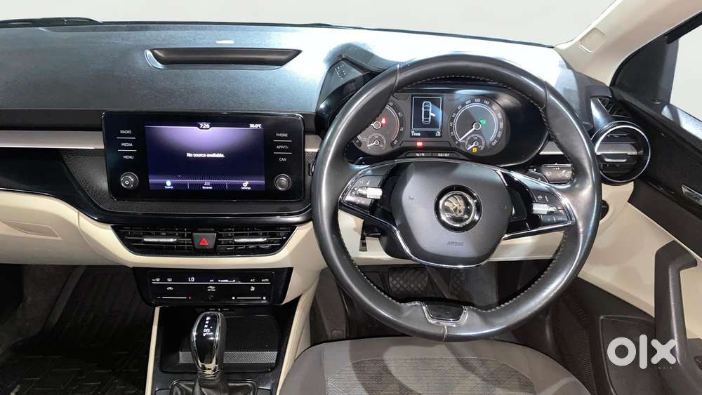 Skoda Slavia 1.0 Ambition Tsi At, 2023, Petrol