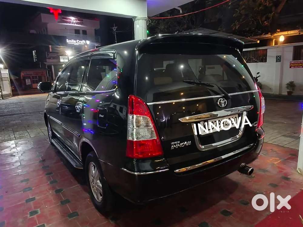 Innova 2008 V Second Owner Original Kerala Company Service