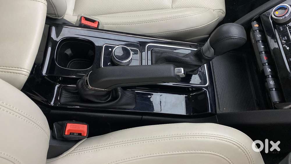 Mahindra Xuv700 2.0 Ax 7 Petrol At Str, 2024, Petrol