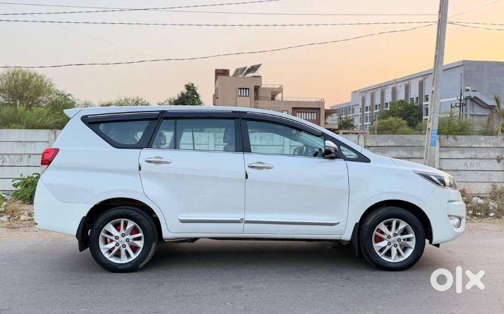 Toyota Innova Crysta 2.4 G Mt 8s, 2023, Diesel