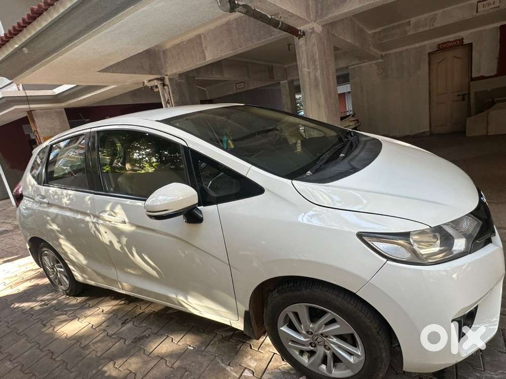 Honda Jazz 2015 | 1st Owner | Petrol Manual | 1.40l Km | ₹3.20l