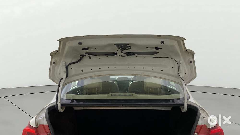 Maruti Suzuki Swift Dzire Amt Vxi, 2019, Petrol