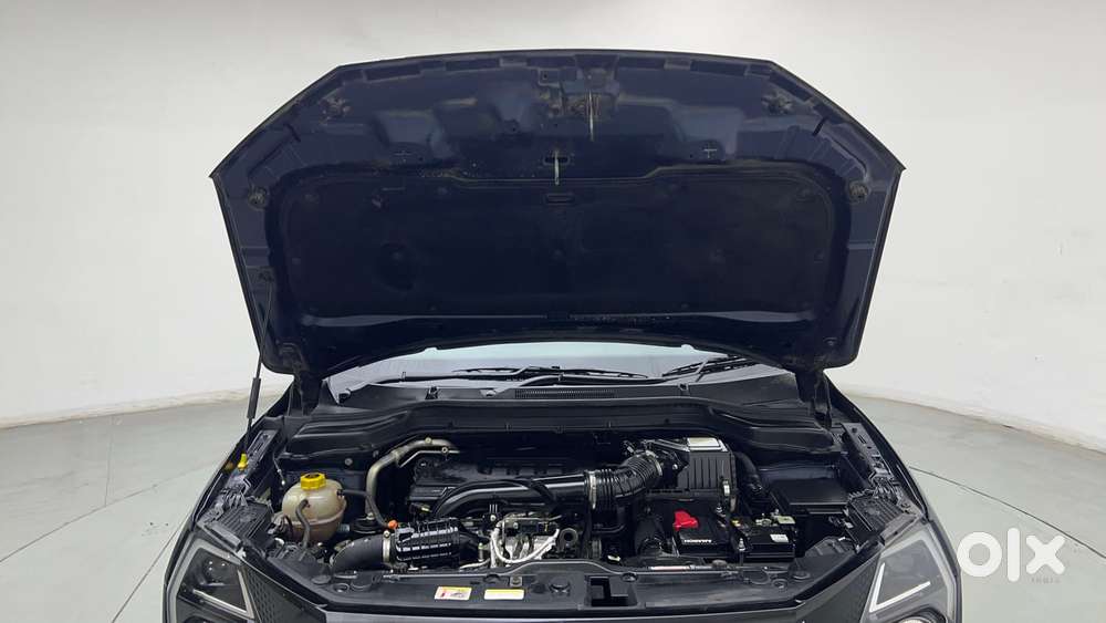 Mahindra Xuv 3xo Ax7l 1.2 Petrol At (pg), 2024, Petrol