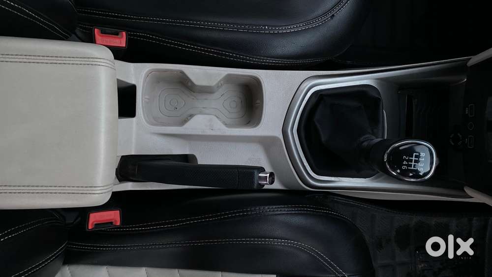 Mahindra Xuv300 W8, 2021, Petrol