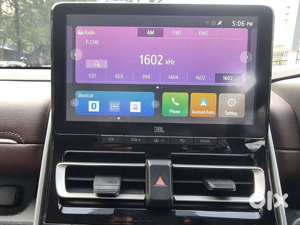 Toyota Innova Hycross