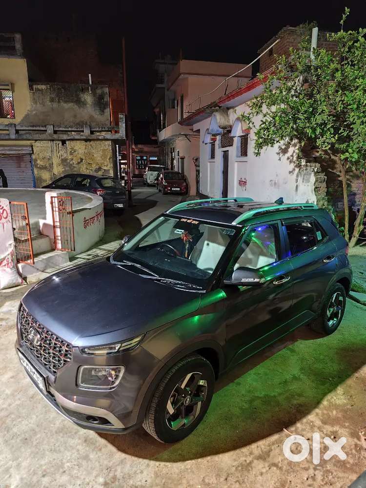 Hyundai Venue 2019 Diesel 105000 Km Driven Well Maintained.