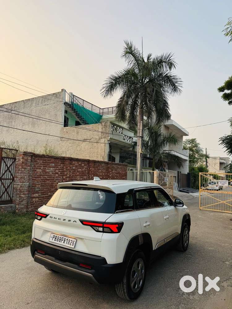 Maruti Suzuki Brezza 1.5 Lxi Smart Hybrid, 2025, Petrol