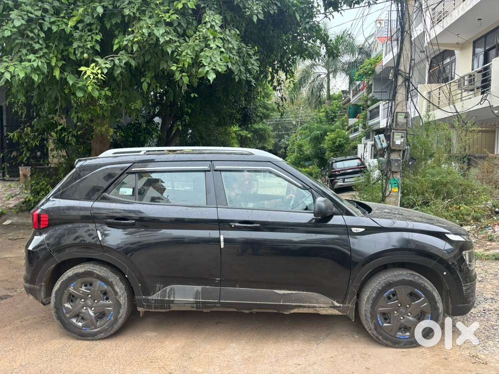 Hyundai Venue Petrol 2025