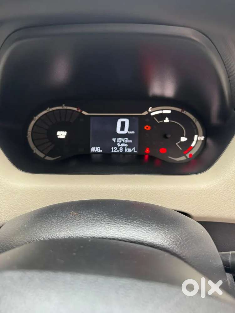 White Nissan Magnite 1.0 Xe 2022