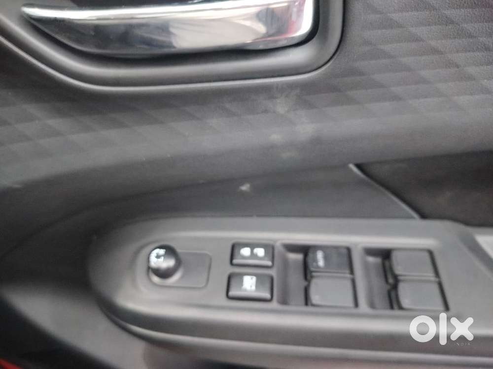 Maruti Suzuki Swift Vxi + Manual, 2025, Petrol