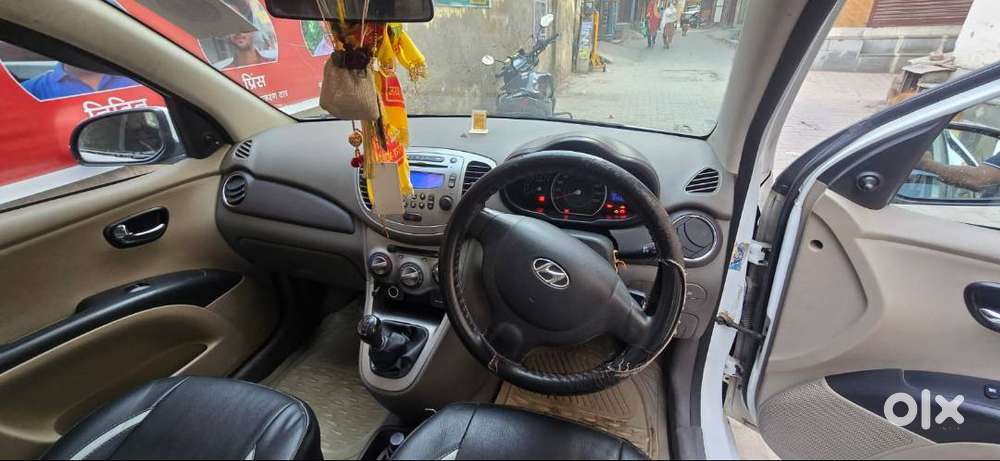 Hyundai I10 Sportz White Colour