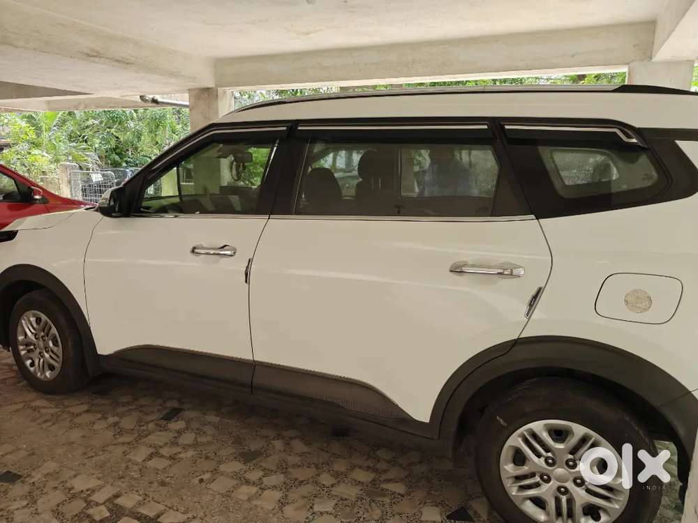 Kia Carens 2023 Petrol 30000 Km Driven