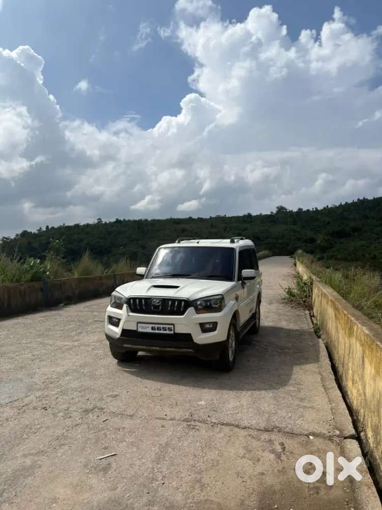 Mahindra Scorpio 2015 Petrol 150000 Km Driven