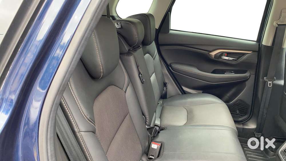 Maruti Suzuki Grand Vitara 1.5 Alpha Plus Intelligent Hybrid Ecvt, 2..