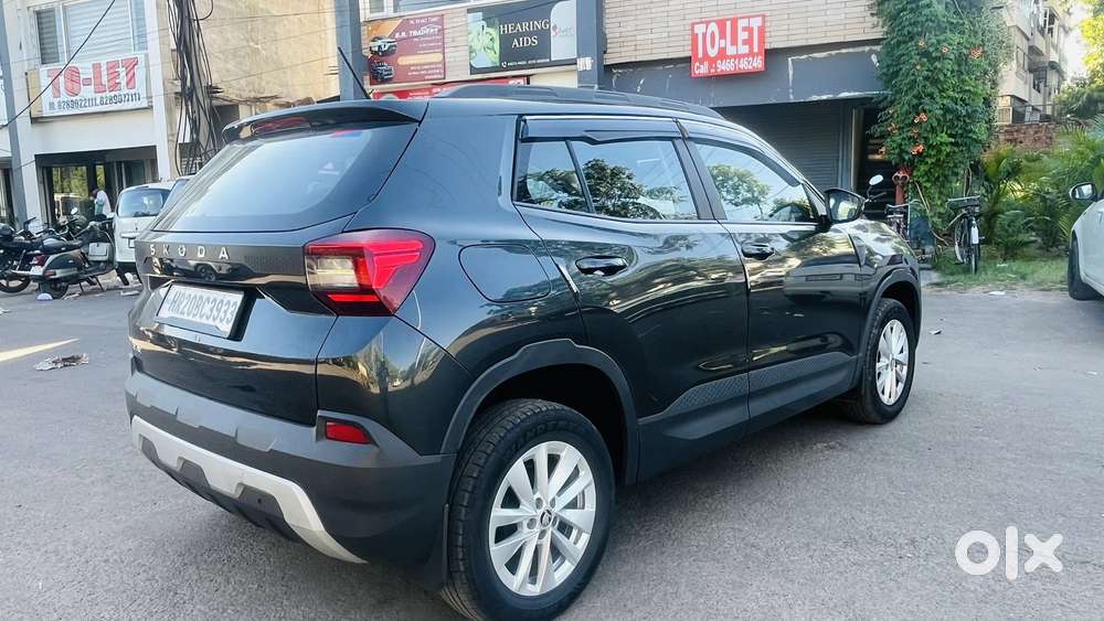 Skoda Kylaq Signature, 2025, Petrol