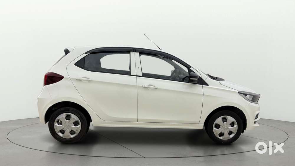 Tata Tiago 1.2 Revotron Xt Option, 2023, Petrol