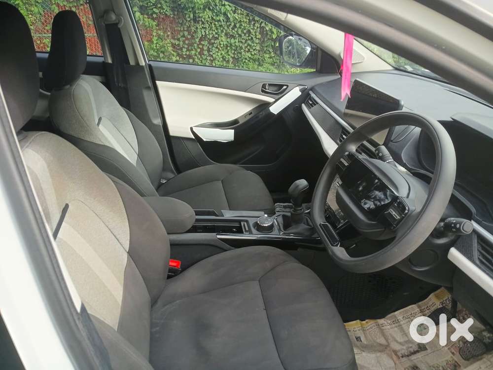 Tata Nexon 1.2 Revotron Xt, 2025, Petrol