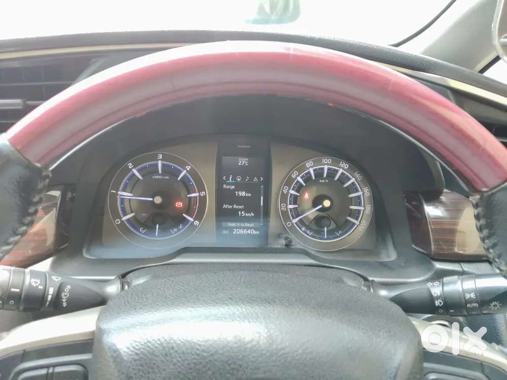 Toyota Innova Crysta - 2.4zx Mt