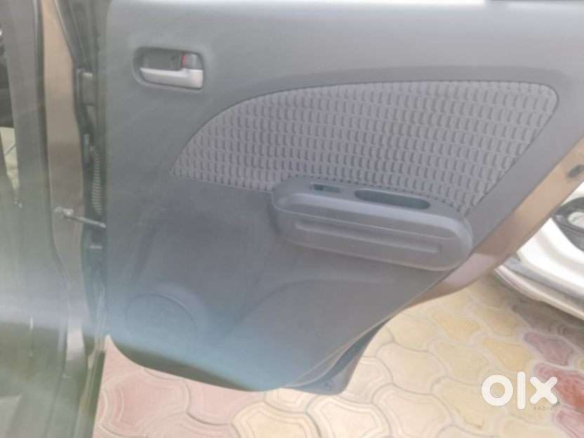 Maruti Suzuki Ritz Vxi, 2013, Petrol