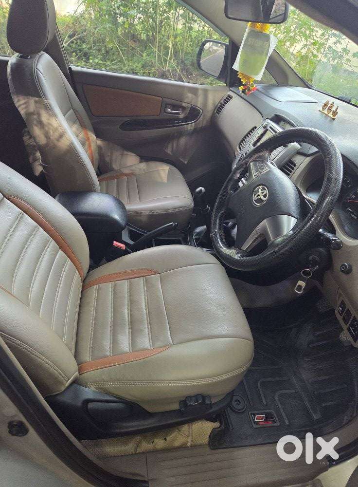 Toyota Innova 2.5 Vx 8 Seater Bs Iv, 2016, Diesel