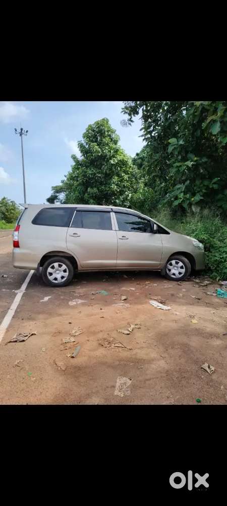 Toyota Innova Petrol Automatic 2011 Model