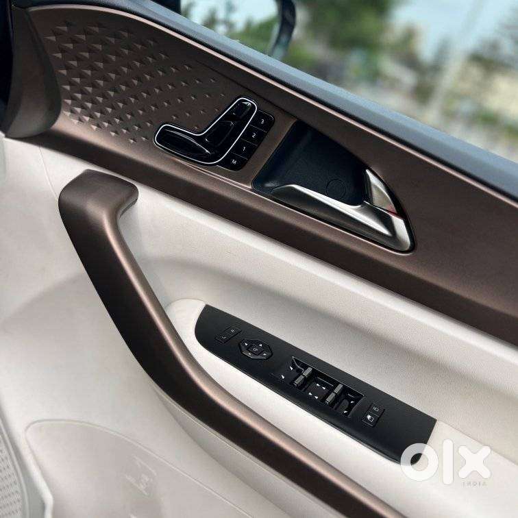 Mahindra Xuv 7xo Ax, 2026, Petrol