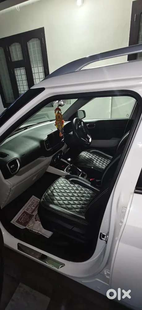 Hyundai Venue 2022 Petrol 11600 Km Driven Family Used Vehicle