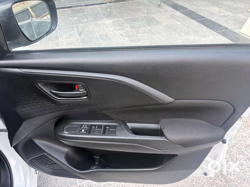Maruti Suzuki Swift, 2025, Petrol