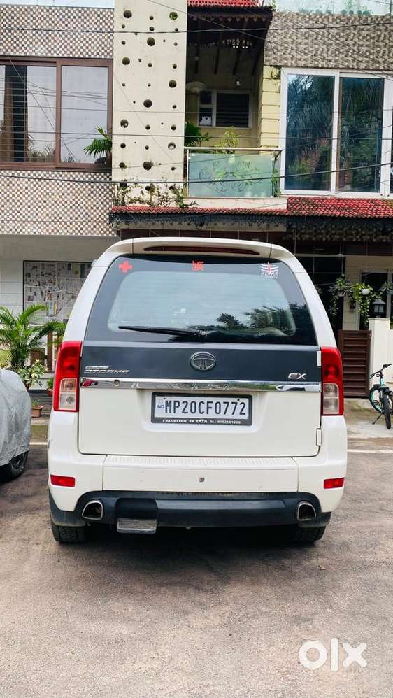 Tata Safari Storme 2015