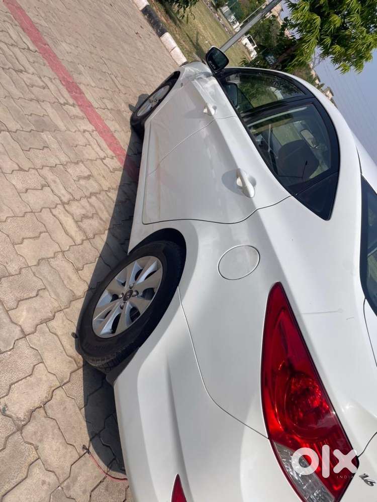 Hyundai Fluidic Verna 2012