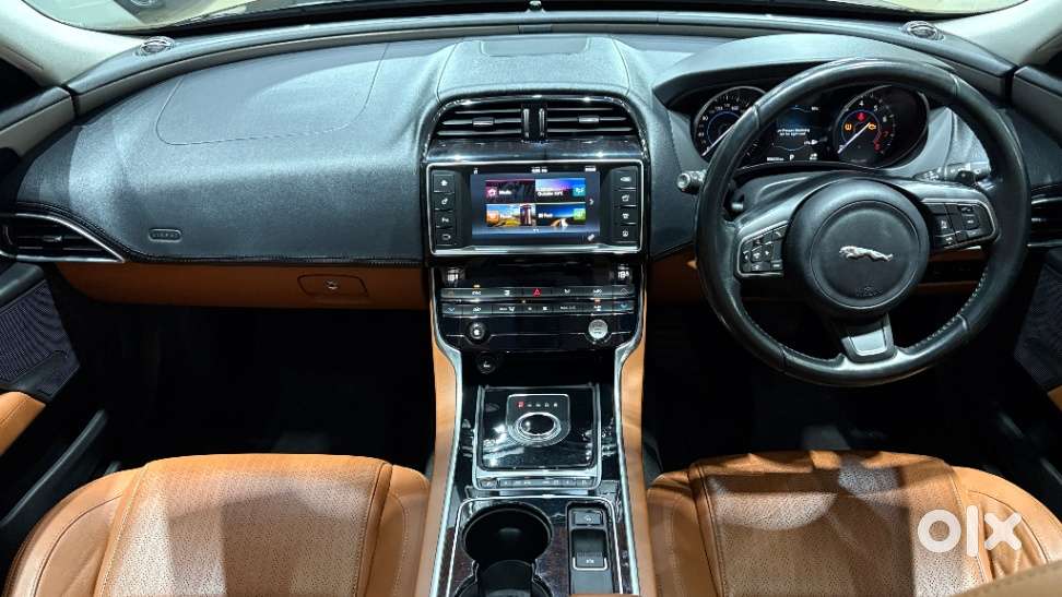 Jaguar Xe Portfolio, 2017, Petrol