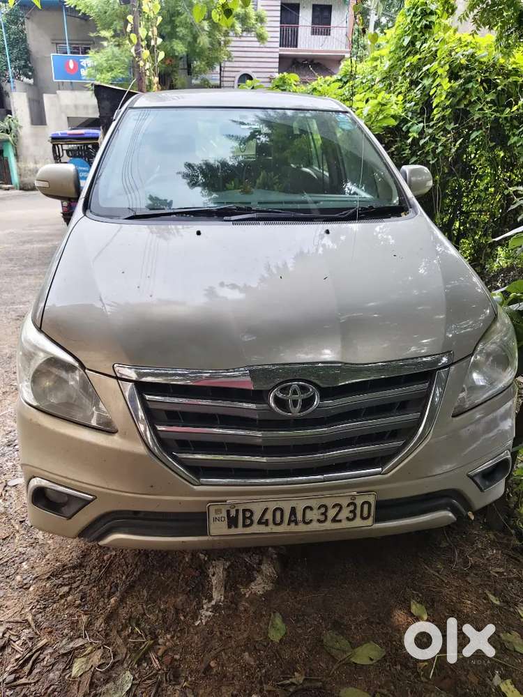 Toyota Innova 2.5 Crysta 2014