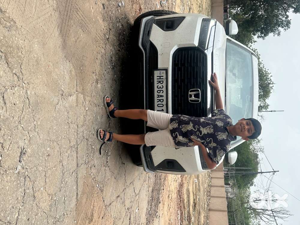 Original Paint, 5 Alloy Wheel, Leather Interior , Audio And Vedio Nevi