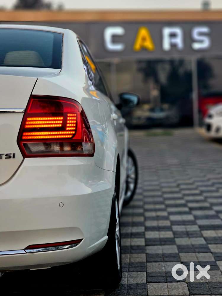 Volkswagen Vento Celeste 1.6 Highline, 2017, Petrol