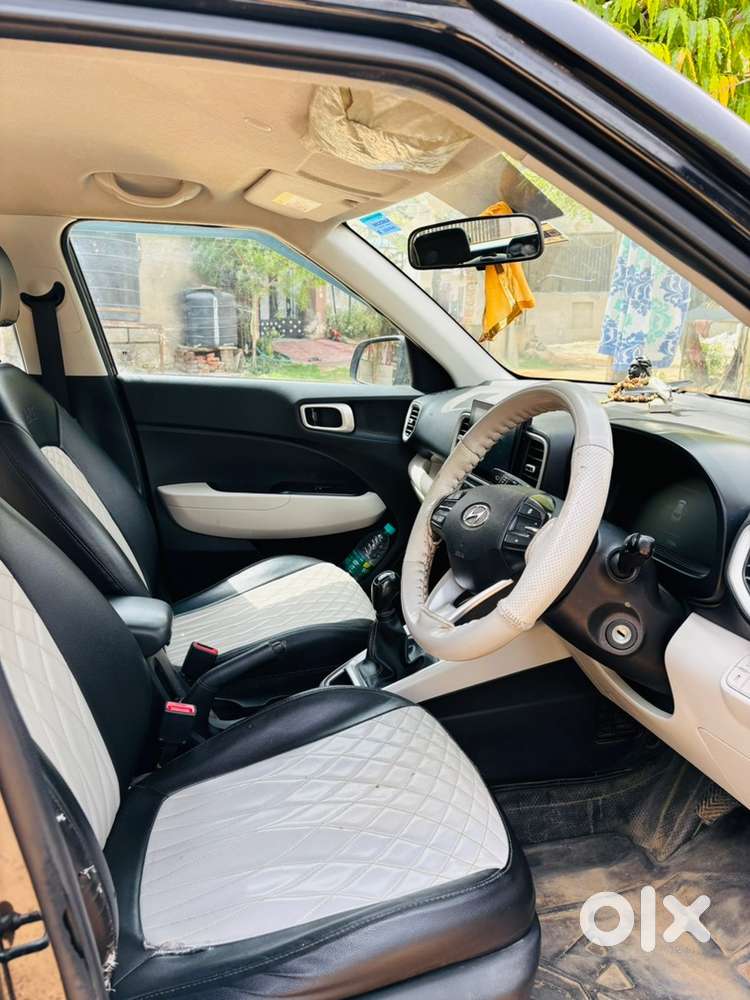 Hyundai Venue Petrol Manual 2023